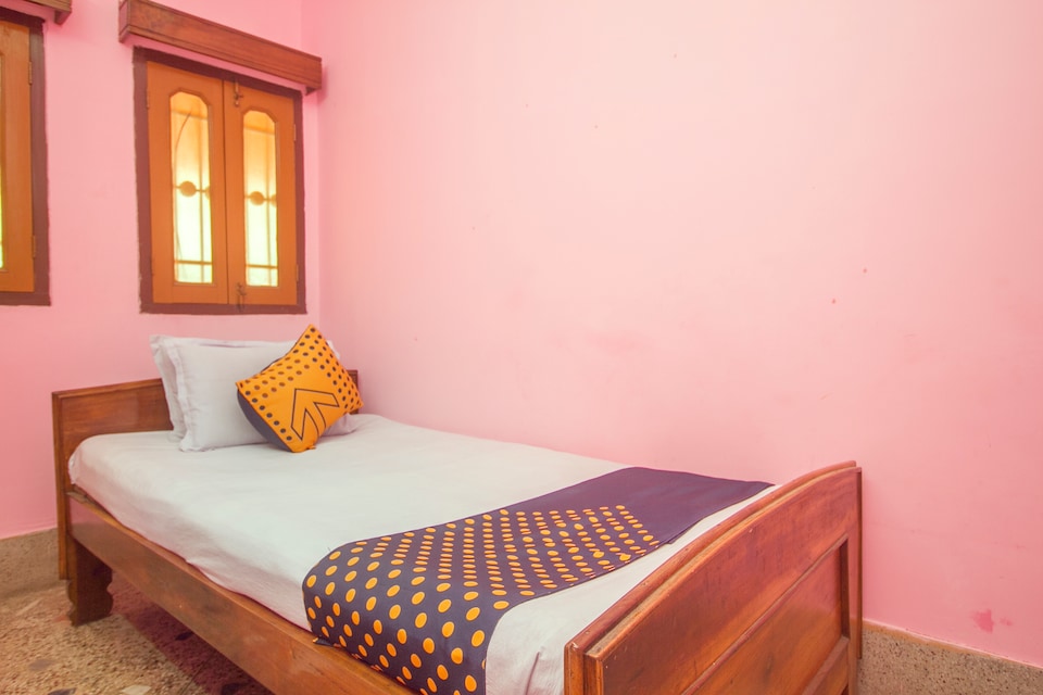 SPOT ON 47971 Raj Lodge, Raiganj, Raiganj