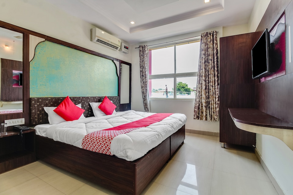 OYO 47975 Girnar Guesthouse, Padav, Gwalior