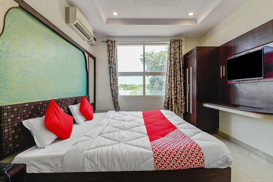 OYO 47975 Girnar Guesthouse, Padav, Gwalior