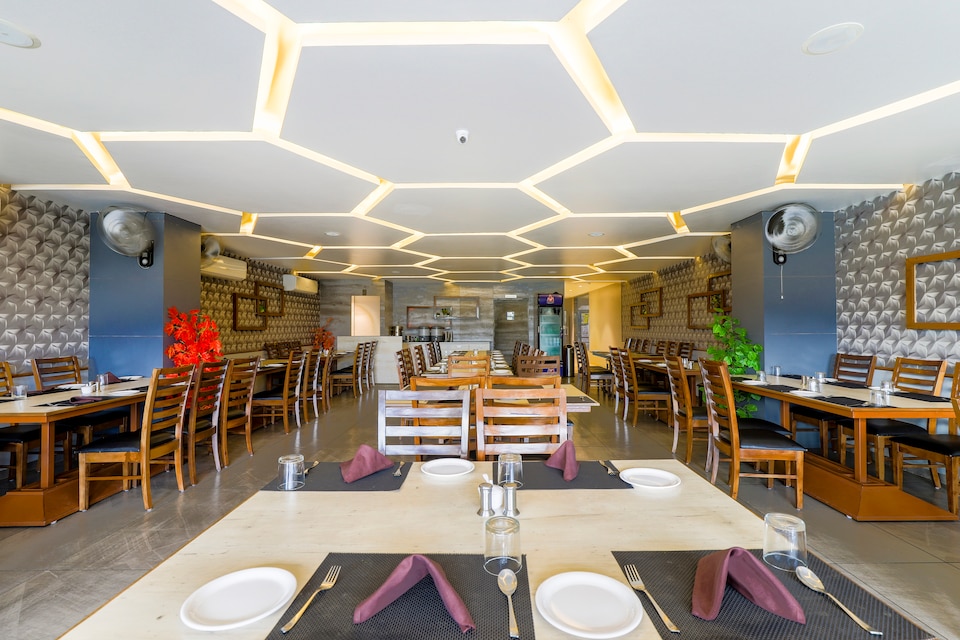 OYO 47984 Hotel Delux, Petlad Road Nadiad, Nadiad