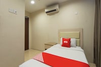 OYO 44114 Hotel 916