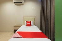 OYO 44114 Hotel 916