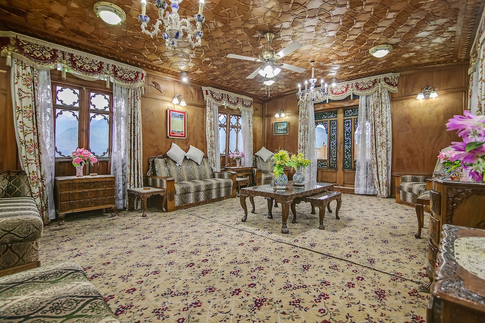OYO 47998 Shera Palace Houseboat, Dal Lake, Srinagar