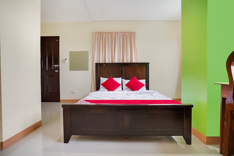 OYO 251 Fmj 28 Guesthouse, Iloilo, Iloilo