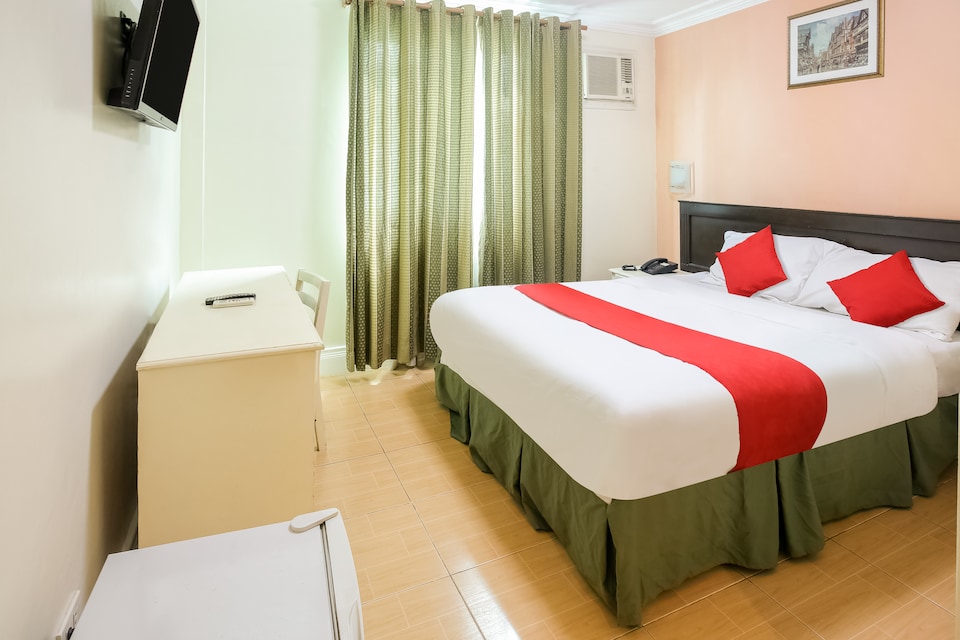 Vaccinated Staff - Capital O 252 Hotel Euroasia, Angeles, Pampanga