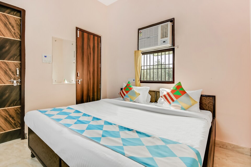 OYO Home 48022 Decent Cosy Rohini , Rohini Delhi, Delhi