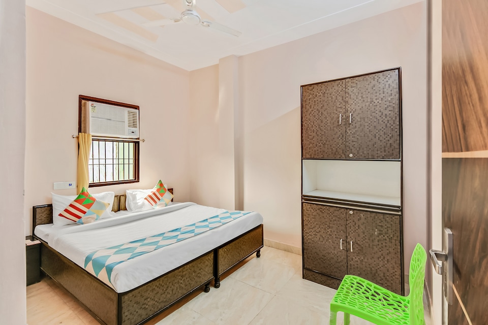 OYO Home 48022 Decent Cosy Rohini , Rohini Delhi, Delhi
