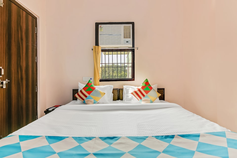 OYO Home 48022 Decent Cosy Rohini , Rohini Delhi, Delhi