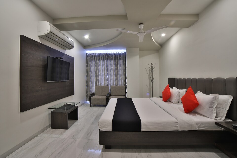 Capital O 26256 Hotel Unity, SG Highway Ahmedabad, Ahmedabad
