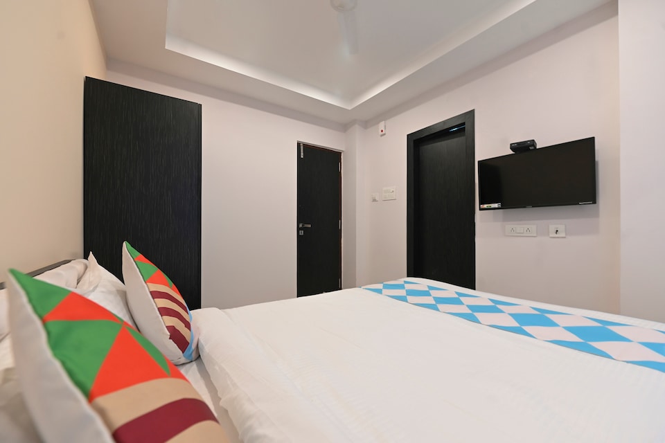 OYO Home 48030 Comfortable Stay Newtown, Rajarhat Kolkata, Kolkata