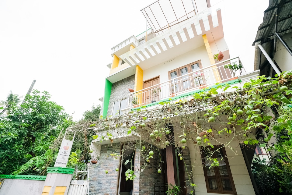 OYO Home 48077 Aashniya Homes Annex, Edapally Kochi, Kochi