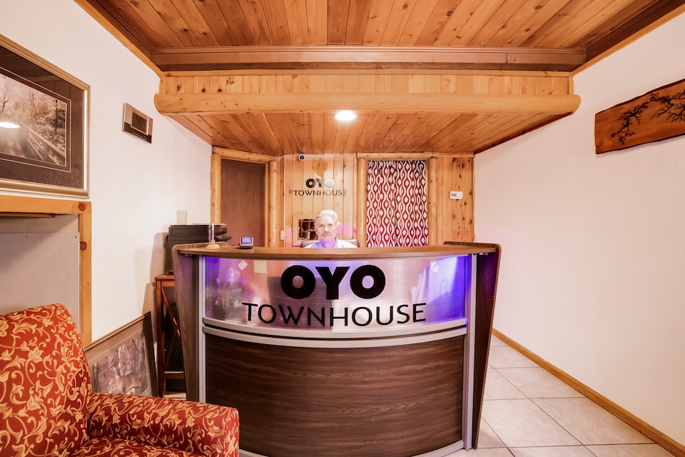 OYO Townhouse Lake Arrowhead CA, C92307, Lake Arrowhead CA
