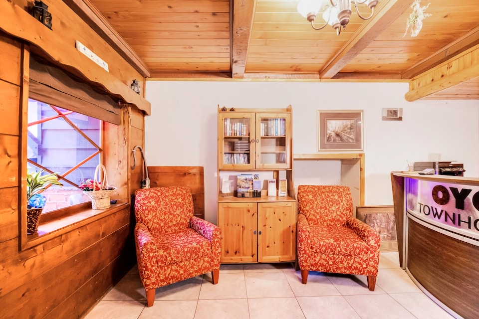 OYO Townhouse Lake Arrowhead CA, C92307, Lake Arrowhead CA