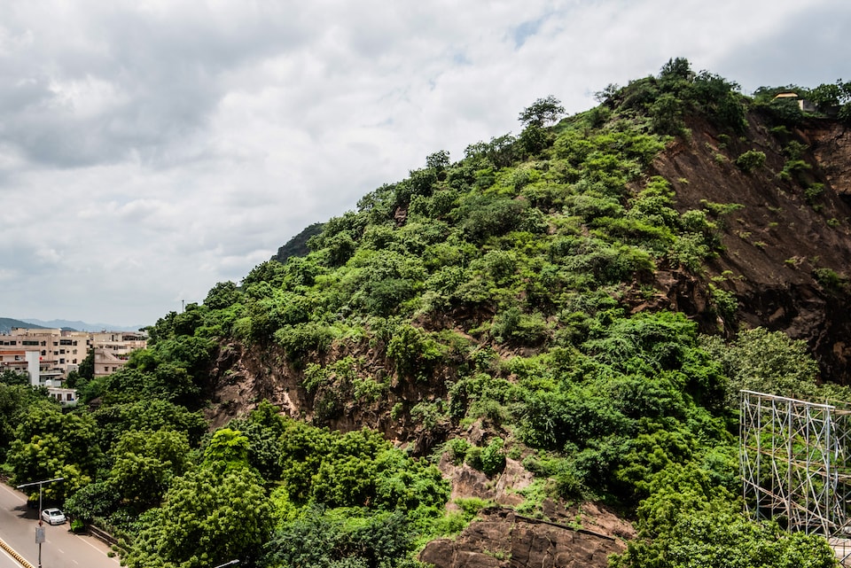 Live on VIJ284, MG Road Vijayawada, Vijayawada