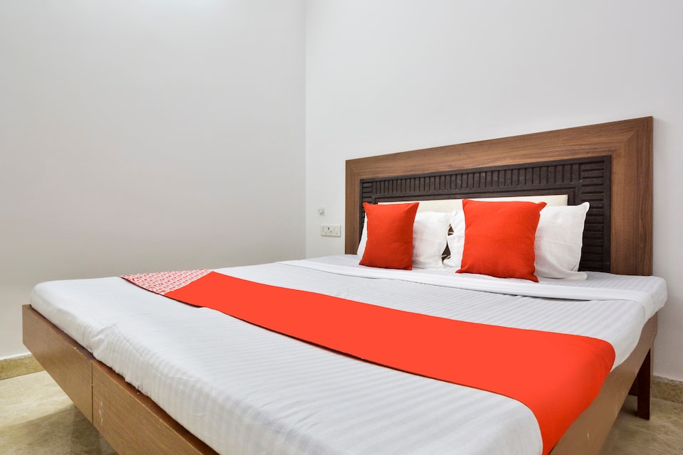 OYO 48236 Hotel DG, Mansa City, Mansa