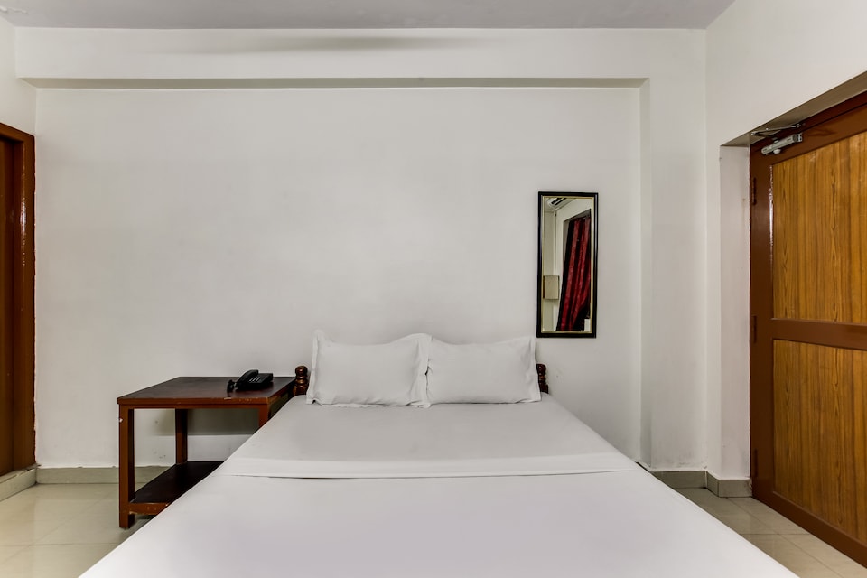 SPOT ON 48248 Sjs Guest House, Anna Nagar Chennai, Chennai