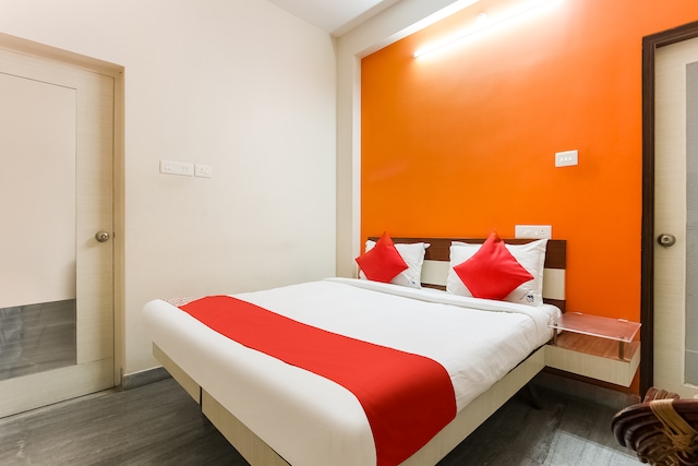 OYO 48250 Keerthi Cottage