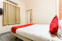 OYO 48250 Keerthi Cottage