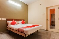 OYO 48250 Keerthi Cottage