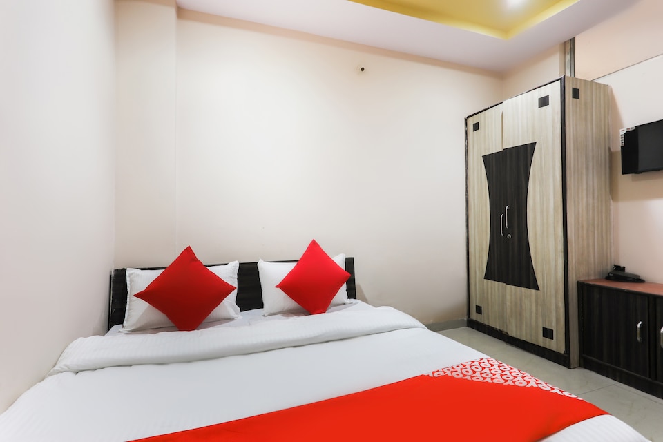 OYO 48261 Hotel Lucky Palace, Pithampur, Pithampur