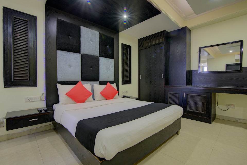 Capital O 48270 Hotel Mehar Castle, Karol Bagh Delhi, Delhi