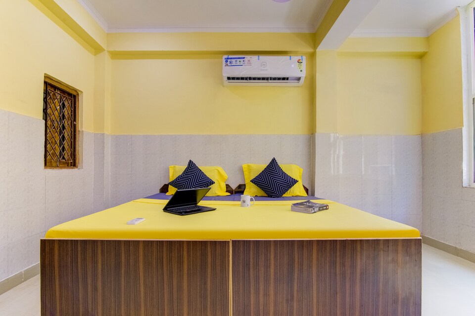 OYO LIFE NOD702 Amity University, Noida City, Noida