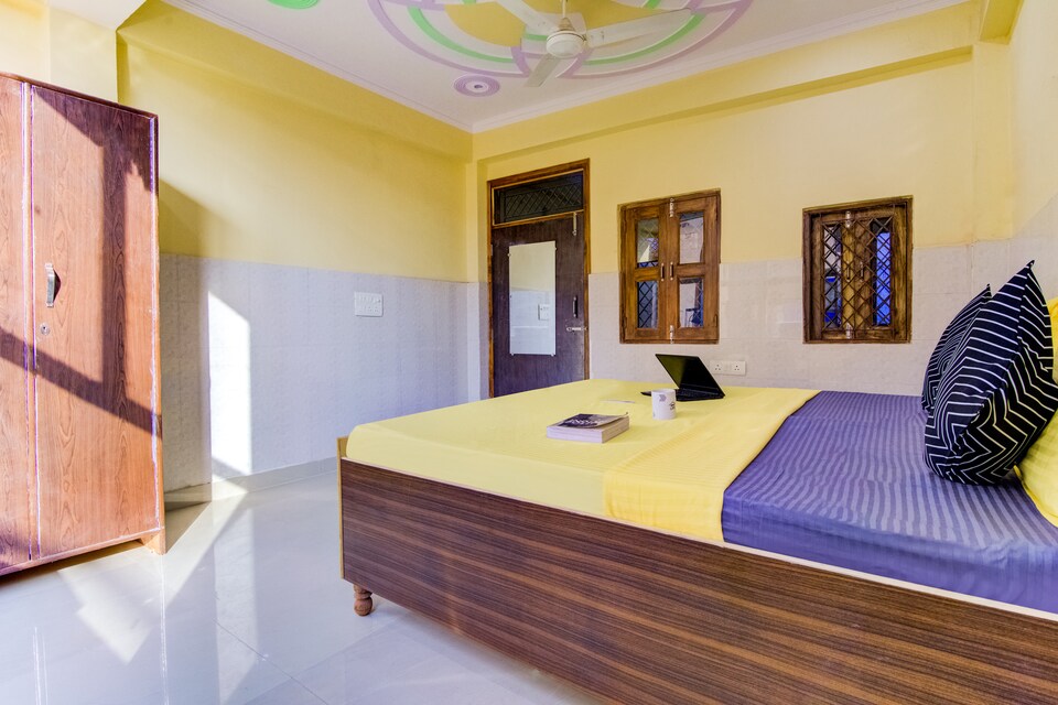 OYO LIFE NOD702 Amity University, Noida City, Noida