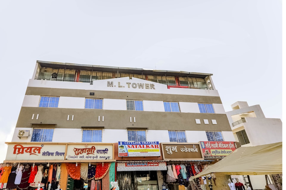 OYO Flagship 48276 Hotel Agrawal Malwa Mill Rd, MG Road Indore, Indore