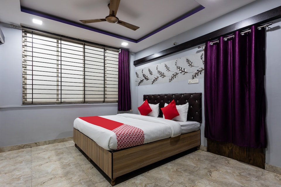 OYO 48328 The ambrosia Hotel, Bapat Squre, Indore