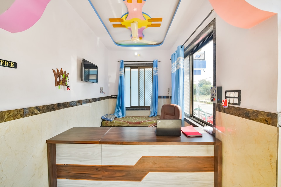 OYO Flagship 48336 Vj Inn Nagamalli Thota, Ramaraopet Kakinada, Kakinada