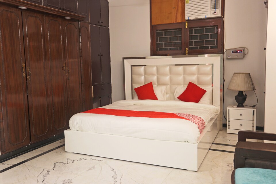 OYO 48376 Holiday Home, AIIMS Delhi, Delhi
