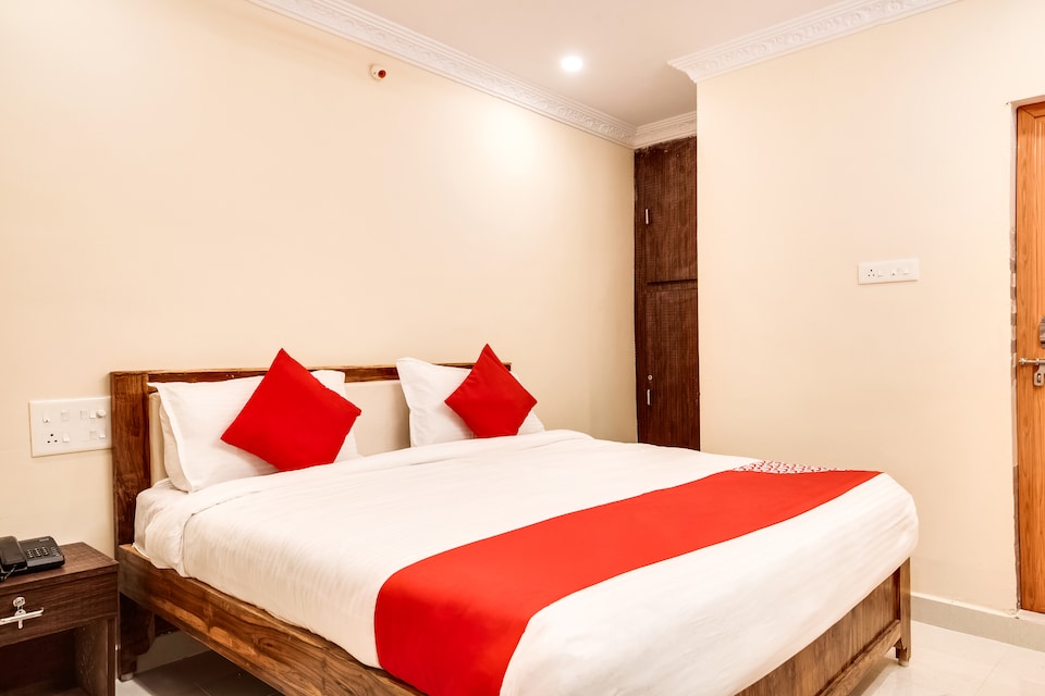 Flagship 48397 Golden Guest House, MVP Colony Visakhapatnam, Visakhapatnam