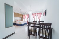 OYO Home 89317 Amazing Studio Ritze Perdana