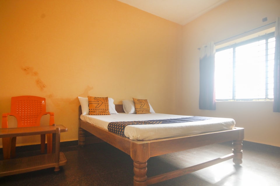 OYO 48467 Sambram Lodgw, Gokak, Gokak