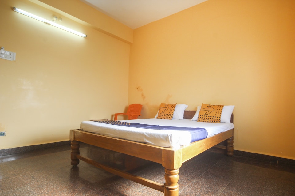 OYO 48467 Sambram Lodgw, Gokak, Gokak