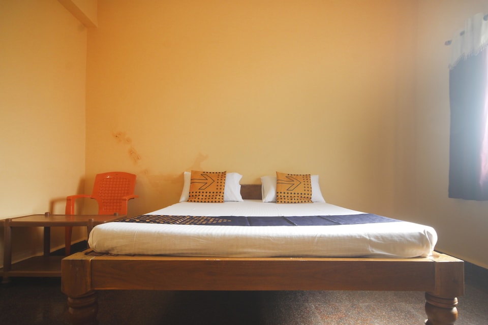 OYO 48467 Sambram Lodgw, Gokak, Gokak