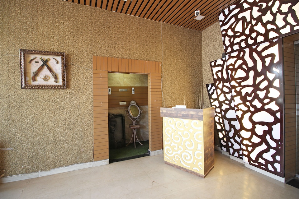 OYO 779 Hotel The Golden Oyster, Dehradun ISBT, Dehradun