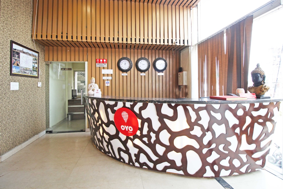 OYO 779 Hotel The Golden Oyster, Dehradun ISBT, Dehradun