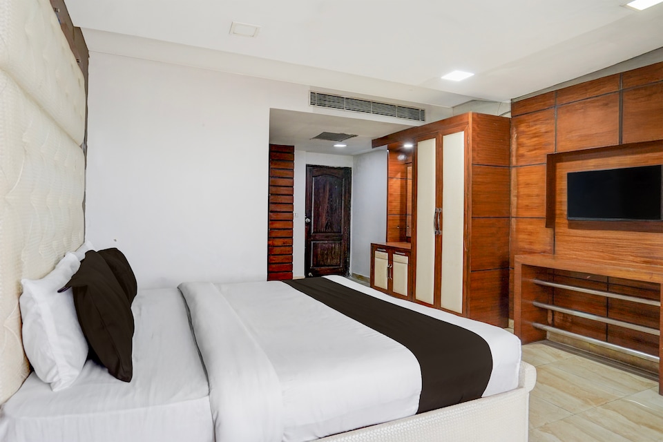 Hotel O The Golden Oyster, Dehradun ISBT, Dehradun