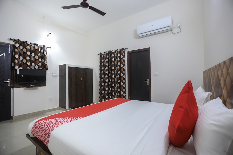 OYO 48478 Vp Homes , Greater Noida, Noida