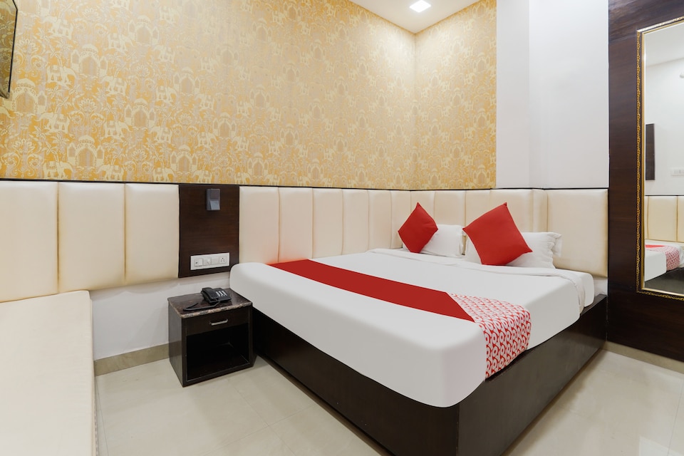 OYO 48489 Adarsh Plaza, Saharanpur, Saharanpur