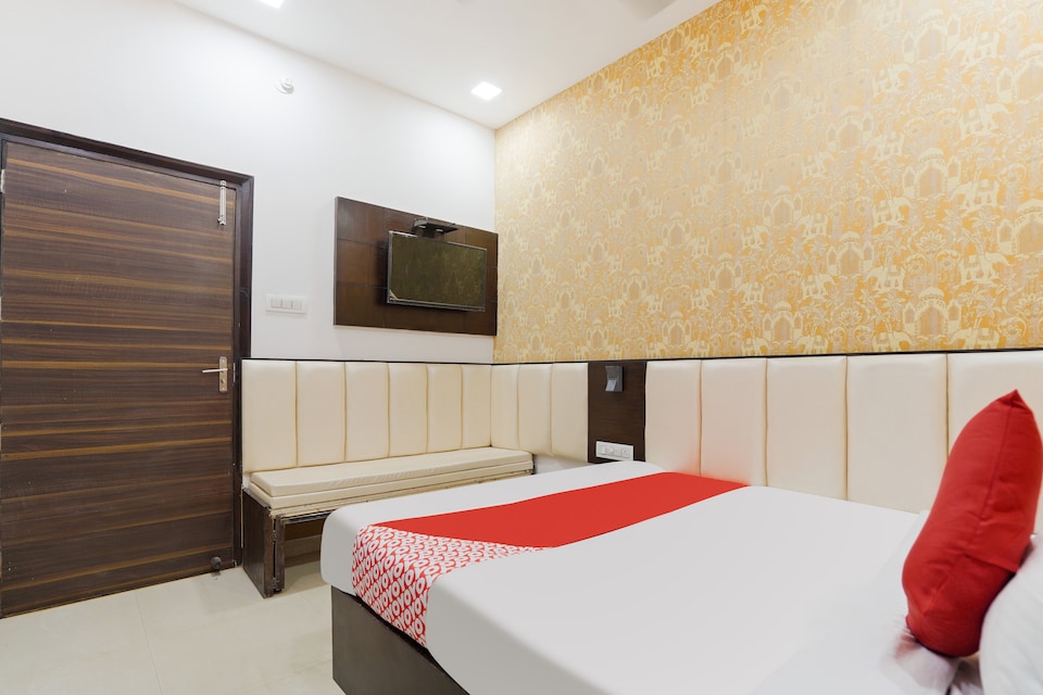 OYO 48489 Adarsh Plaza, Saharanpur, Saharanpur