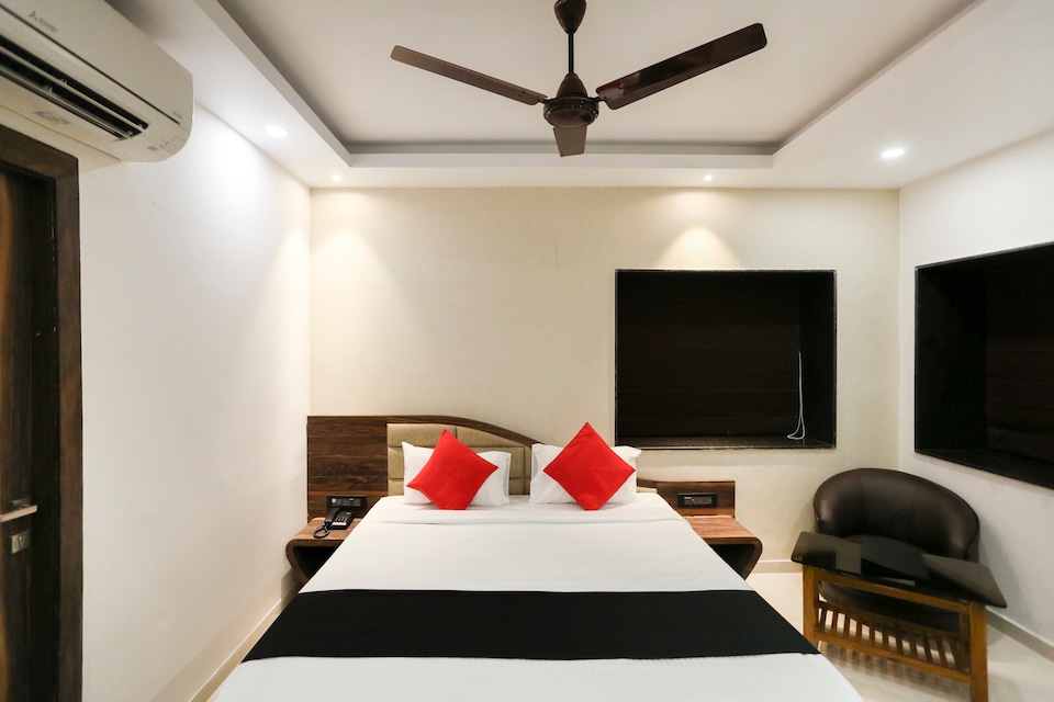 Collection O 48519 Platinum Velvet Inn , Rajarhat Kolkata, Kolkata