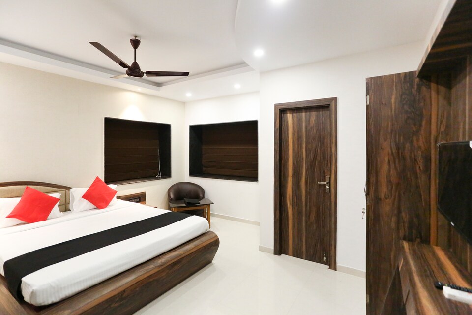 Collection O 48519 Platinum Velvet Inn , Rajarhat Kolkata, Kolkata