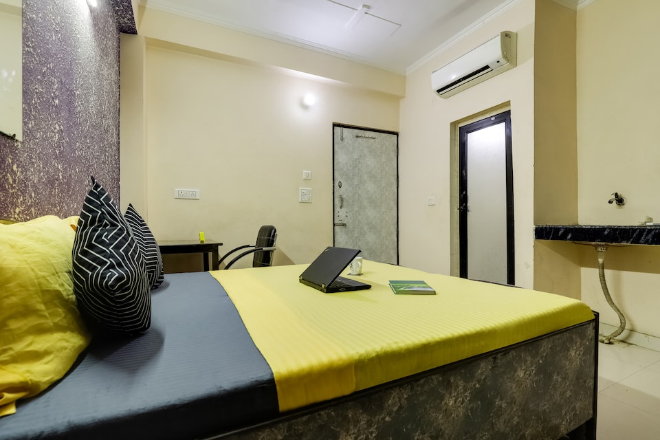 OYO LIFE NOD706 Amity University, Noida City, Noida