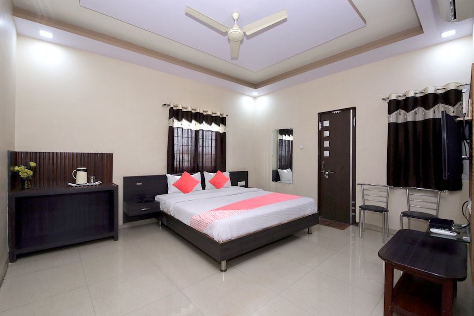 OYO 48533 Hotel Aarna Palace, Katni, Katni