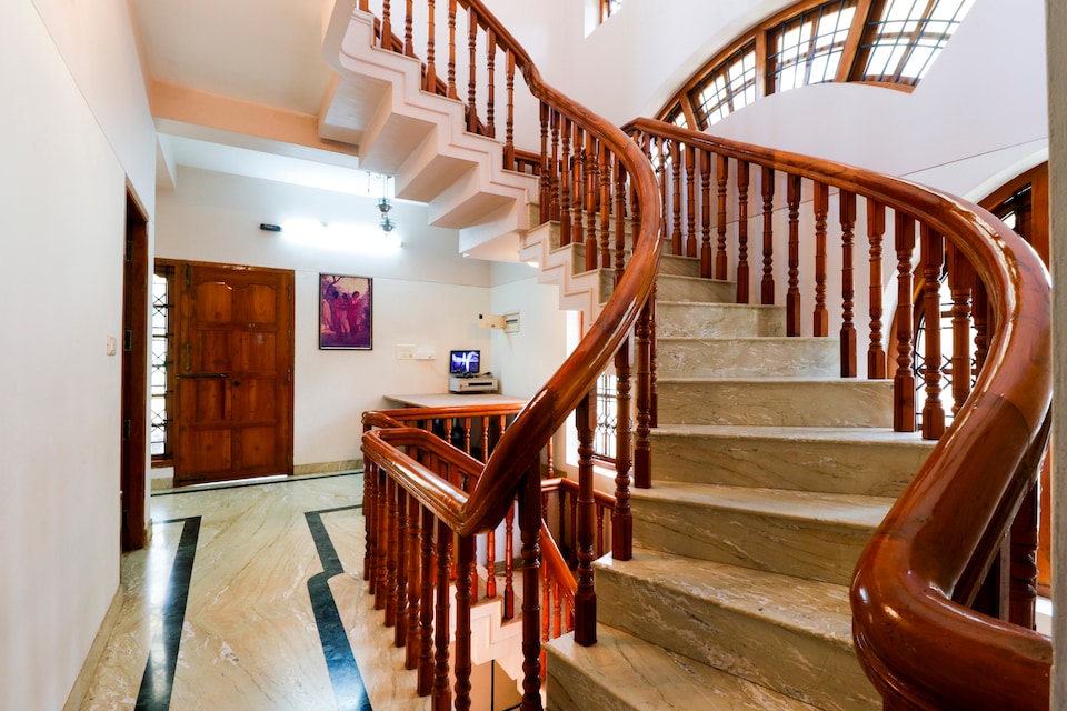 OYO 48548 Ayilyath Golden Residency, Thampanoor Trivandrum, Trivandrum