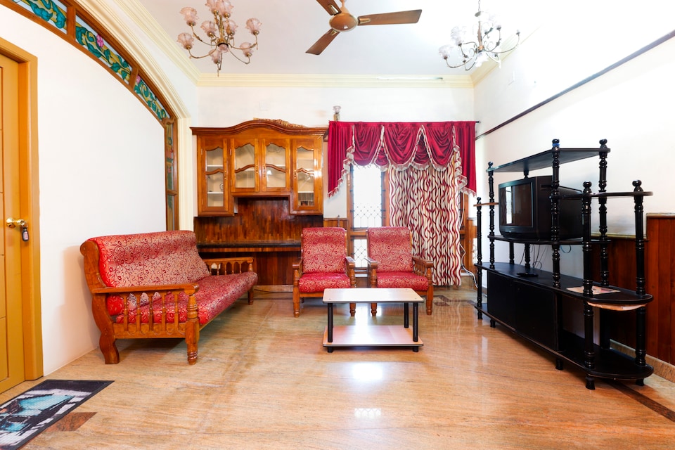 OYO 48548 Ayilyath Golden Residency, Thampanoor Trivandrum, Trivandrum