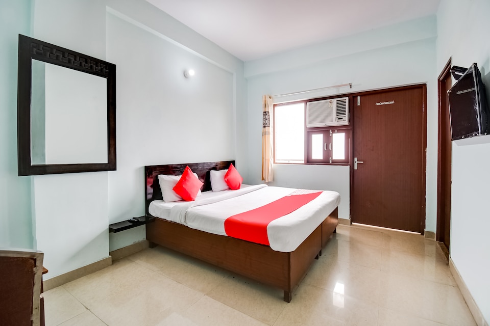OYO 48551 Hotel Him Jyoti Gurgaon, Huda 2, Gurgaon