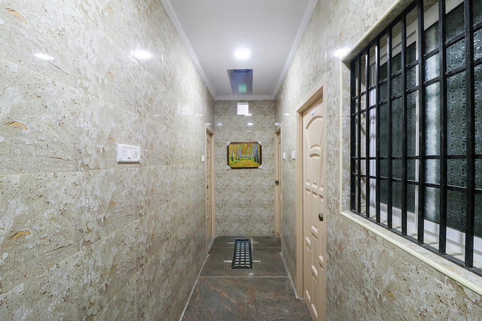 SPOT ON 48556 Mr White Guest House , Mount Road, Chennai